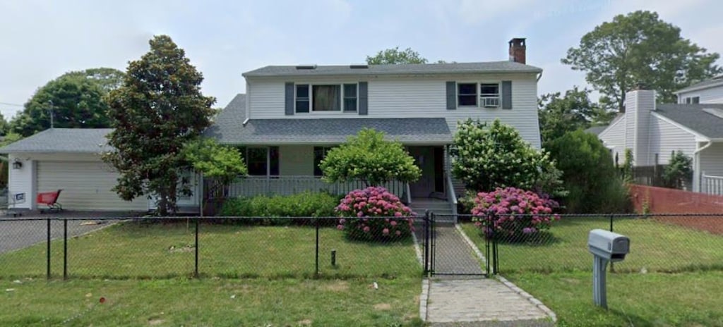 view of front of property with a front lawn