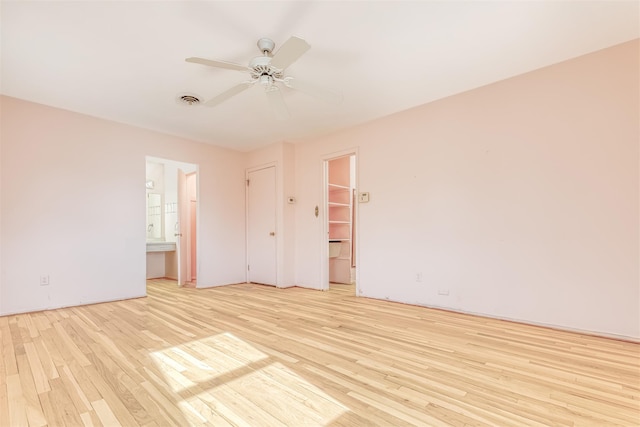 unfurnished room featuring light hardwood / wood-style flooring and ceiling fan