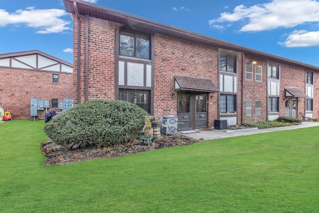 exterior space featuring a yard