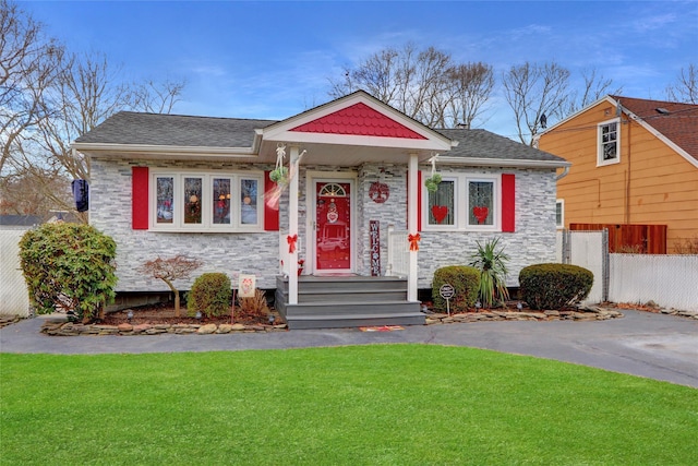 view of front of property with a front lawn