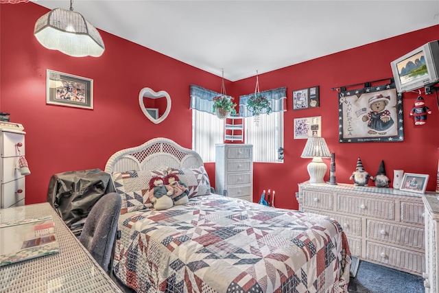 view of carpeted bedroom