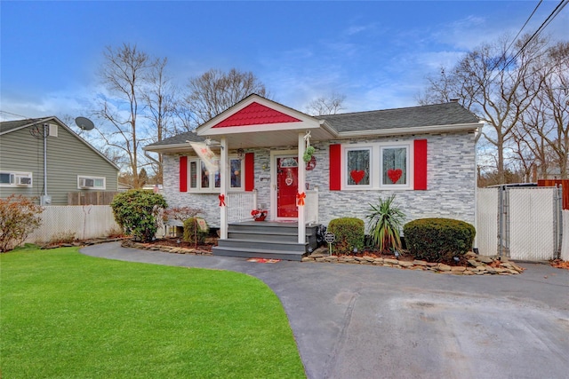 view of front of home with a front lawn