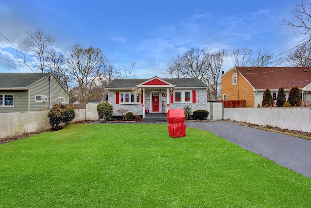 single story home featuring a front yard