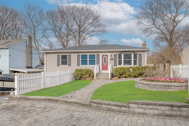 view of front of house with a front yard