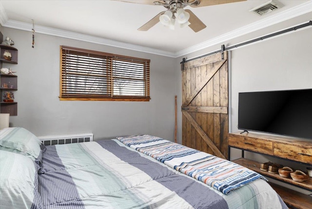 bedroom featuring ceiling fan, ornamental molding, and a barn door