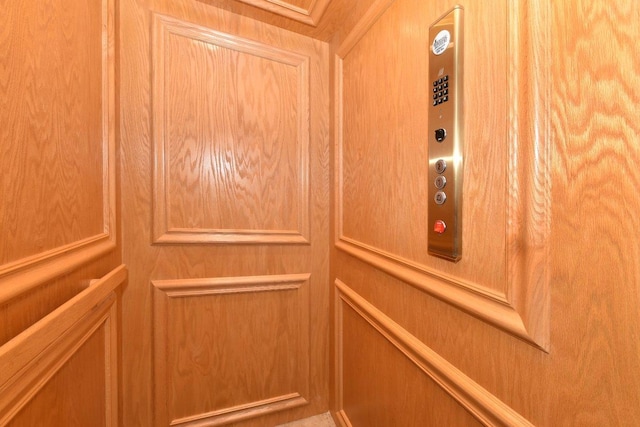 room details featuring elevator