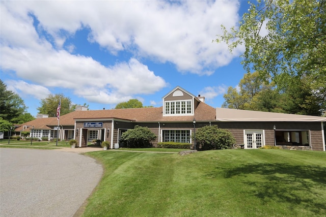 view of front of house with a front lawn