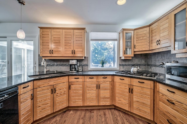 kitchen featuring sink, stainless steel appliances, tasteful backsplash, dark hardwood / wood-style flooring, and decorative light fixtures