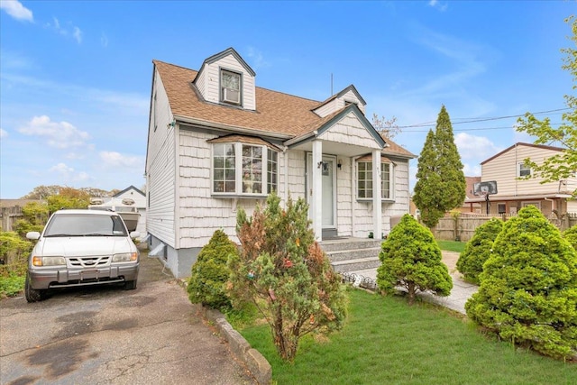 view of front of property with a front yard