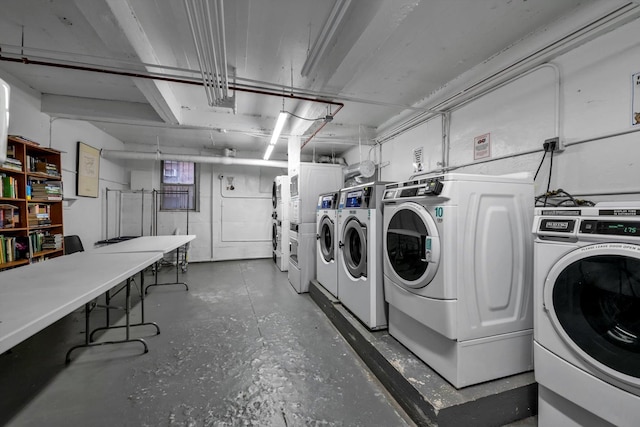 common laundry area with a garage and independent washer and dryer