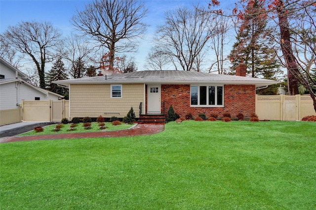 view of front of home with a front lawn