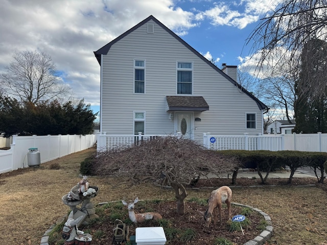 view of front of property