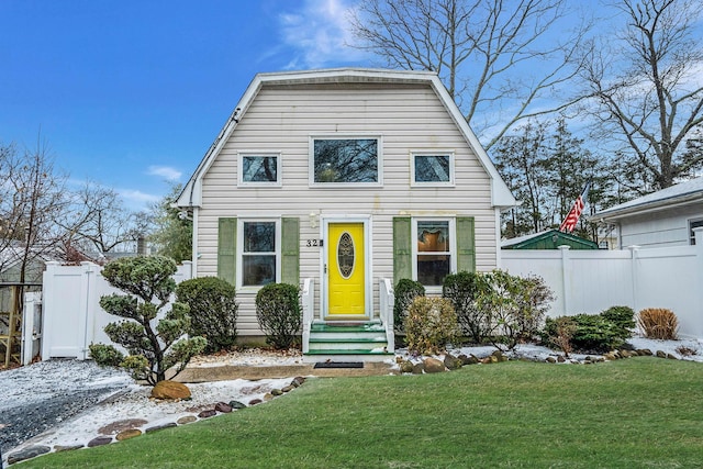 view of front of house with a front yard