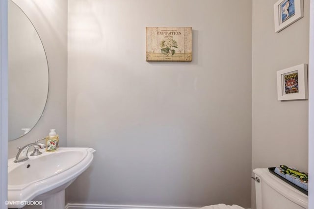 bathroom featuring toilet and sink