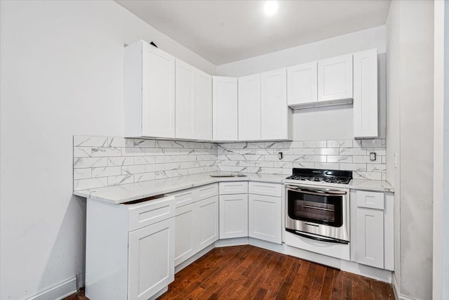 kitchen featuring white cabinetry, dark wood-type flooring, range, and decorative backsplash