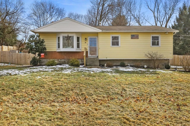 view of front facade featuring a front yard