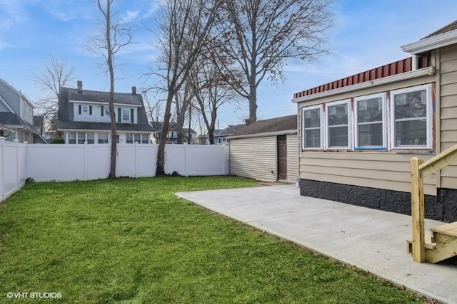 view of yard with a patio area