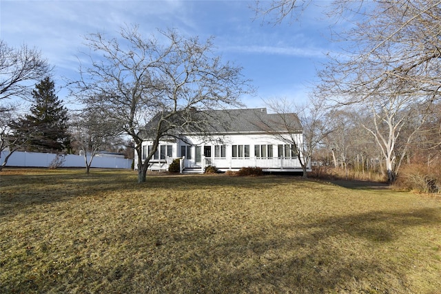 view of front of property with a front yard