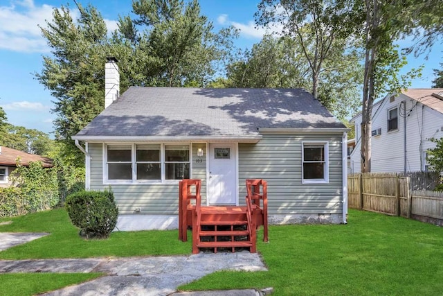 bungalow featuring a front yard