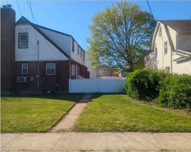 view of side of property featuring a lawn