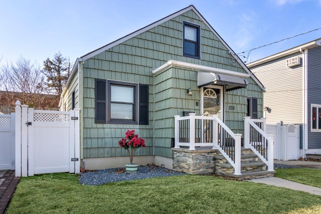 view of front of home with a front lawn