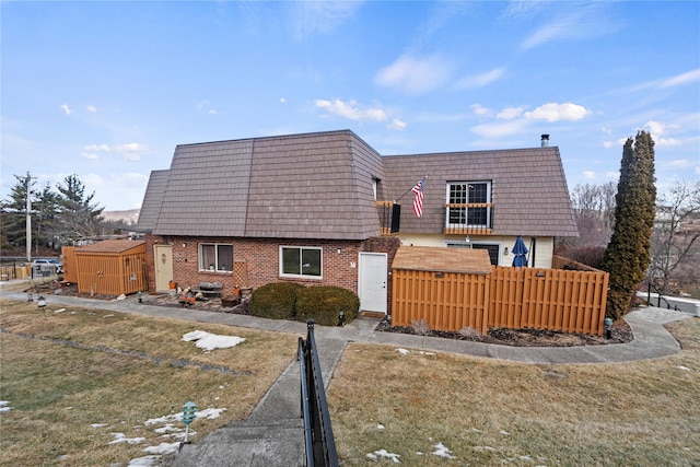 view of front of property with a front lawn