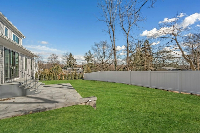 view of yard featuring a patio