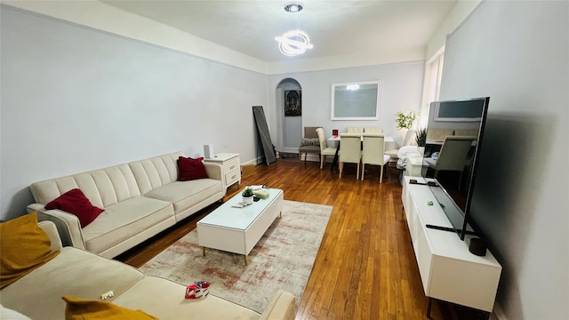 living room with an inviting chandelier and dark hardwood / wood-style floors