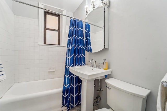 full bathroom featuring sink, toilet, and shower / bath combo with shower curtain