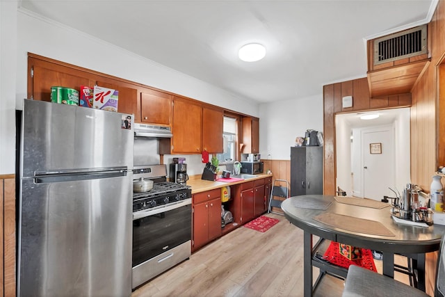 kitchen with stainless steel appliances, sink, and light wood-type flooring