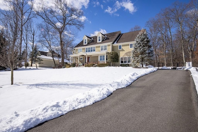 view of front of property featuring a porch