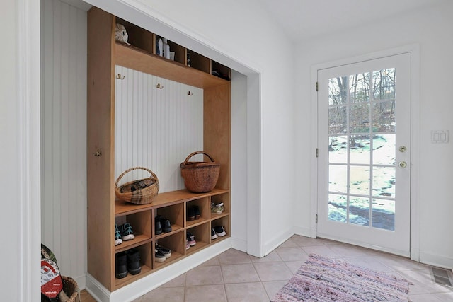 mudroom featuring a wealth of natural light, visible vents, baseboards, and light tile patterned floors