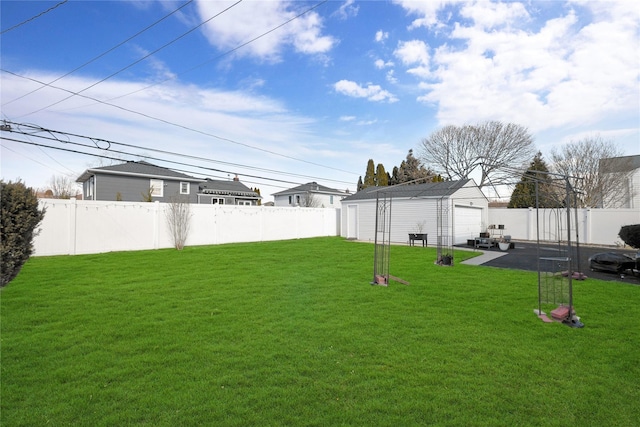 view of yard featuring a garage and an outdoor structure