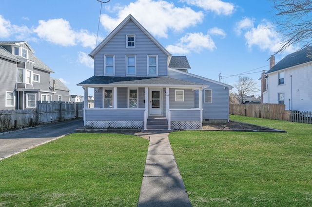 view of front facade with a front lawn and covered porch