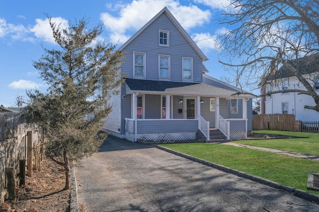 view of front of property featuring covered porch and a front yard