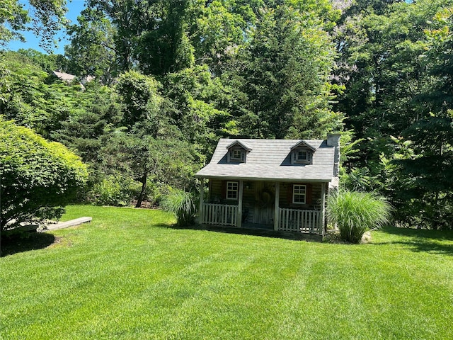 view of front facade with a porch and a front yard