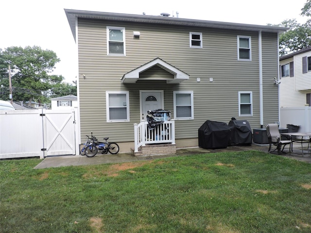 back of house featuring a lawn