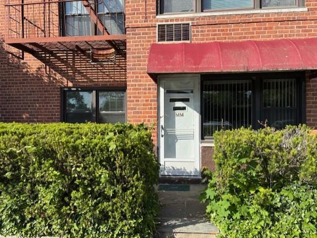 1015 Old Post Rd Unit Mm, Mamaroneck, NY 10543 - view of exterior entry with brick siding