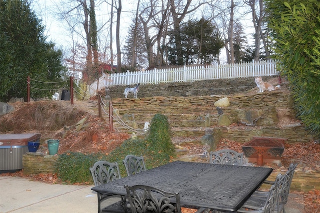 view of yard featuring a patio