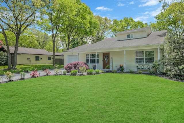 view of front of property featuring a garage and a front yard