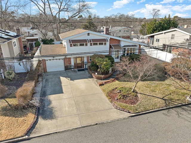 view of front of house featuring a front yard