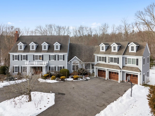 view of front facade with a garage and driveway