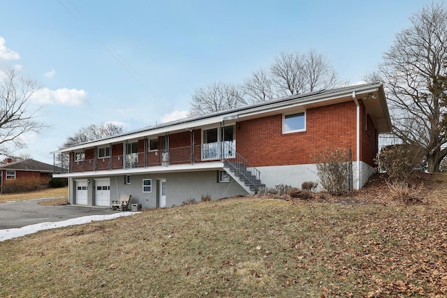 view of front facade with a garage and a front lawn