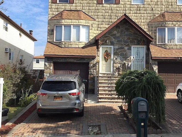 view of front of property featuring a garage