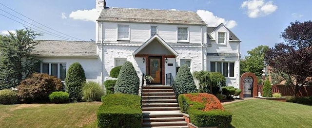 view of front of home with a front lawn