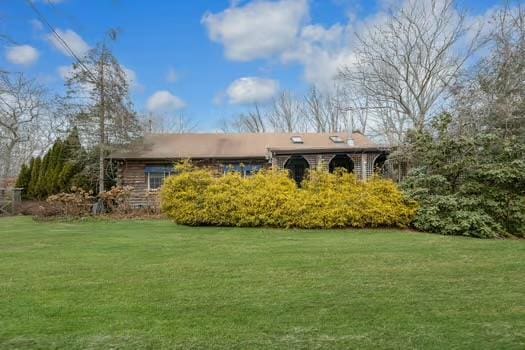 view of front of house with a front lawn