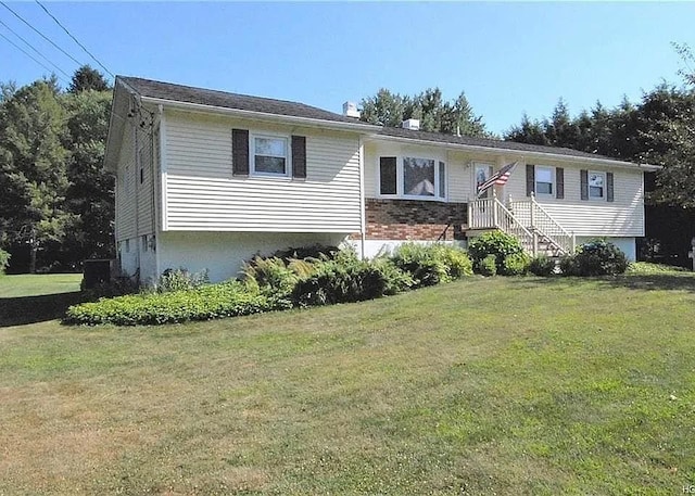 view of front of property with a front lawn