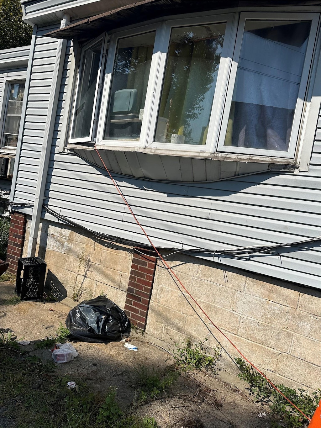 843 E 213rd St, Bronx, NY 10467 - view of home's exterior