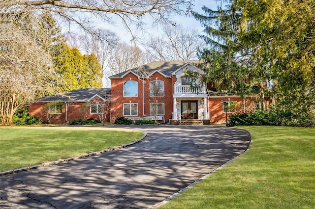 view of front of house with a front yard