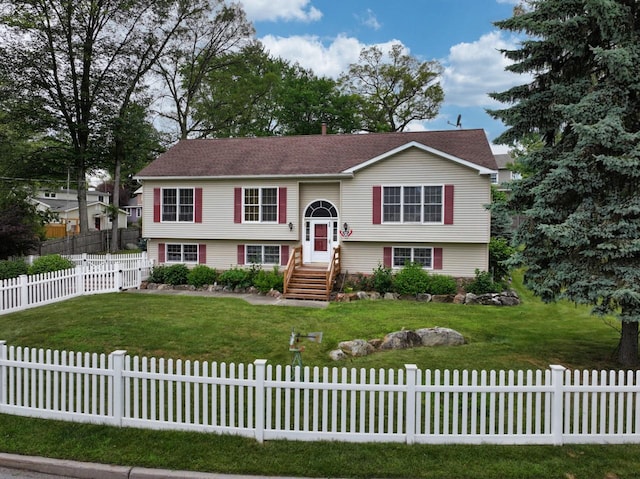 split foyer home with a front yard